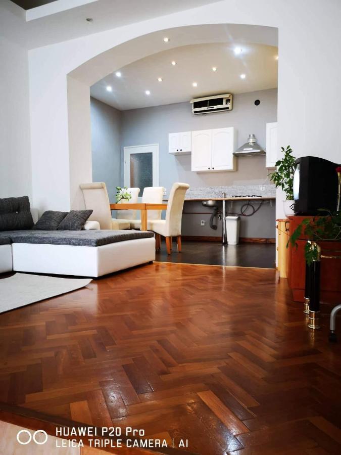 Patrik Apartman Székesfehérvár Buitenkant foto