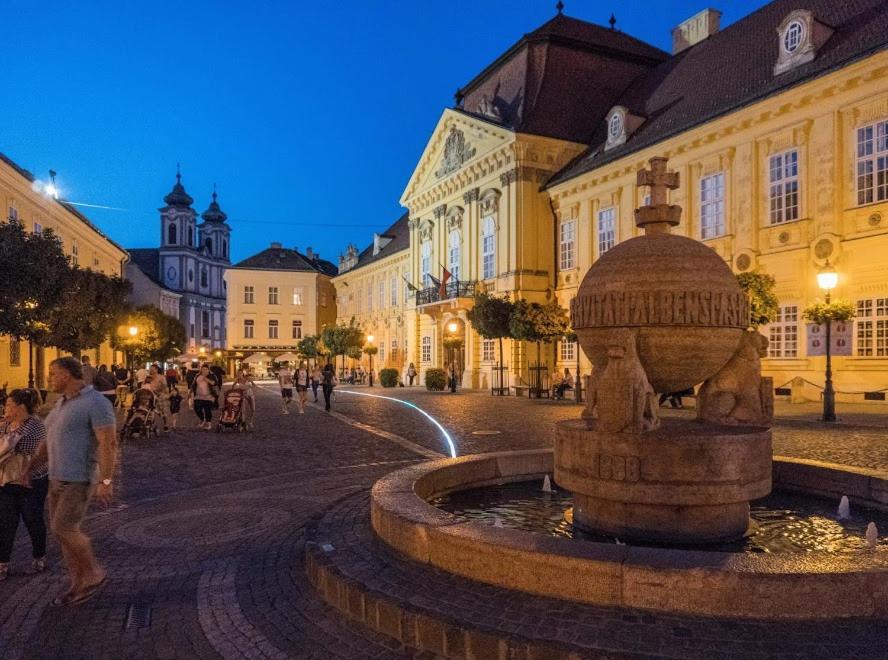 Patrik Apartman Székesfehérvár Buitenkant foto